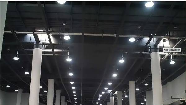 As lâmpadas sem eletrídios são adequadas para os seguintes locais de iluminação de fábrica